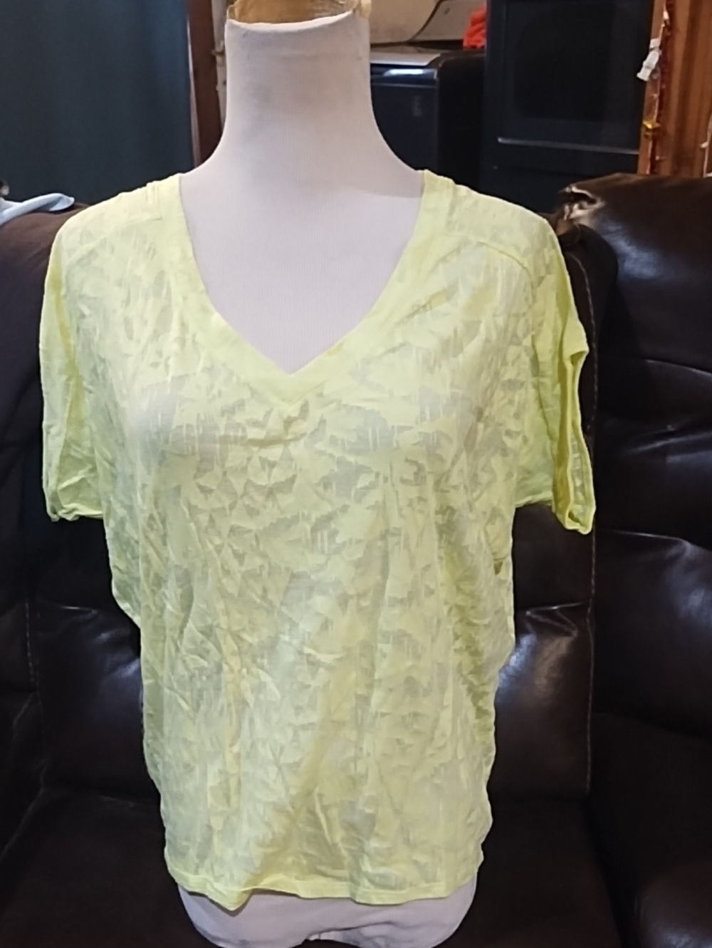 Express Pale Yellow V-Neck Short Sleeve Tee